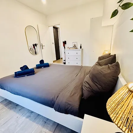 Cosy Proche Gare Apartment *